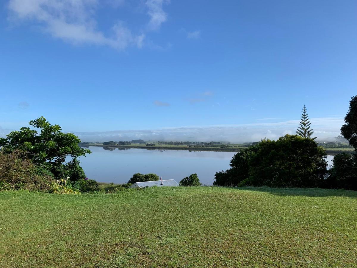 Peaceful Riverfront Cottage In Small Northland Town Te Kopuru Exteriör bild