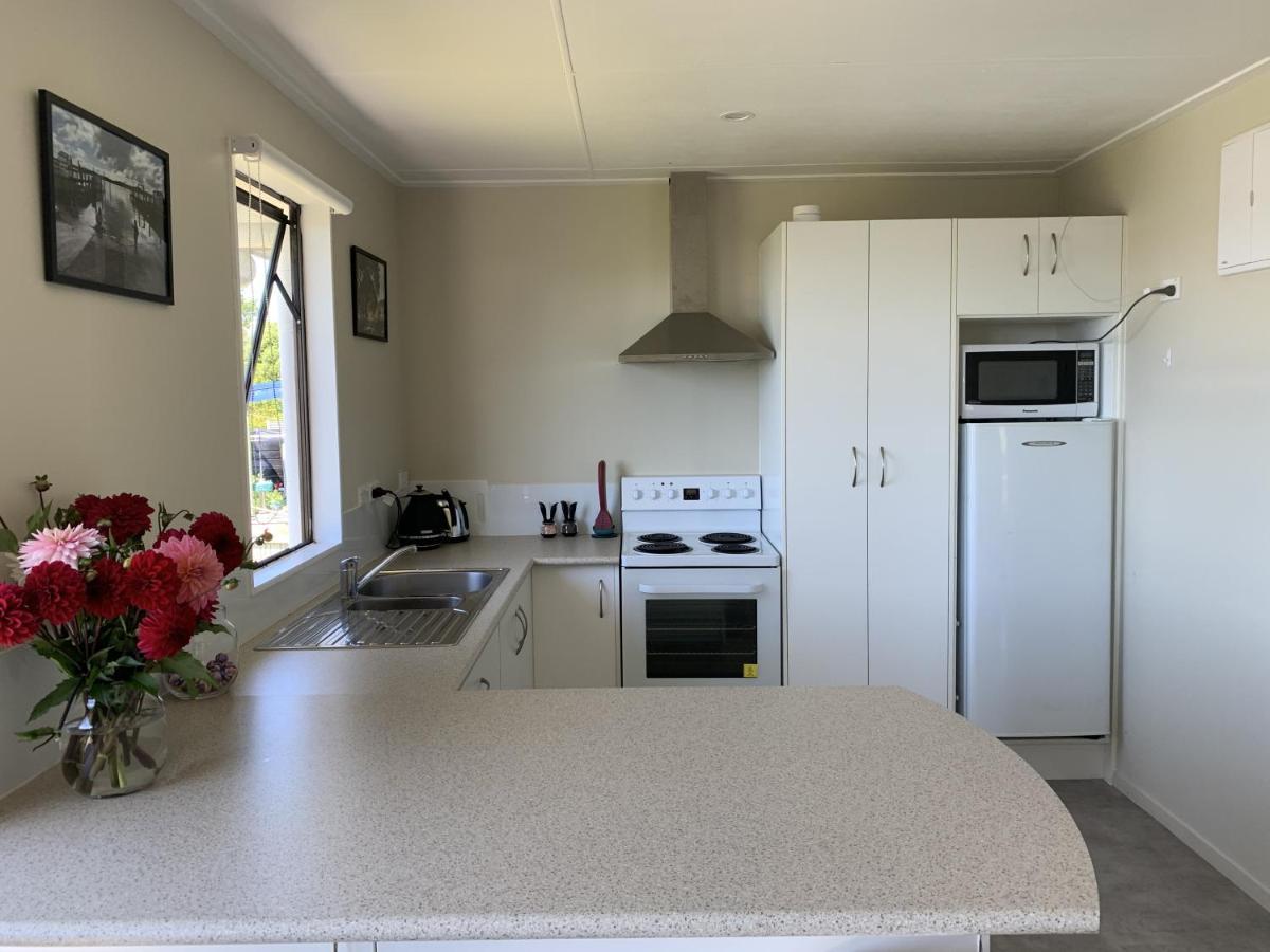 Peaceful Riverfront Cottage In Small Northland Town Te Kopuru Exteriör bild