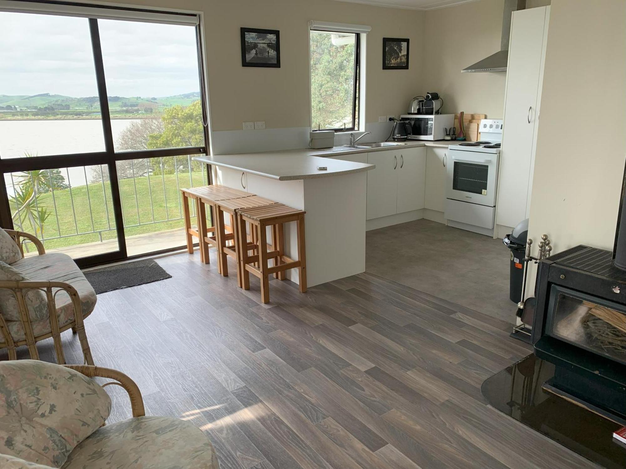Peaceful Riverfront Cottage In Small Northland Town Te Kopuru Exteriör bild